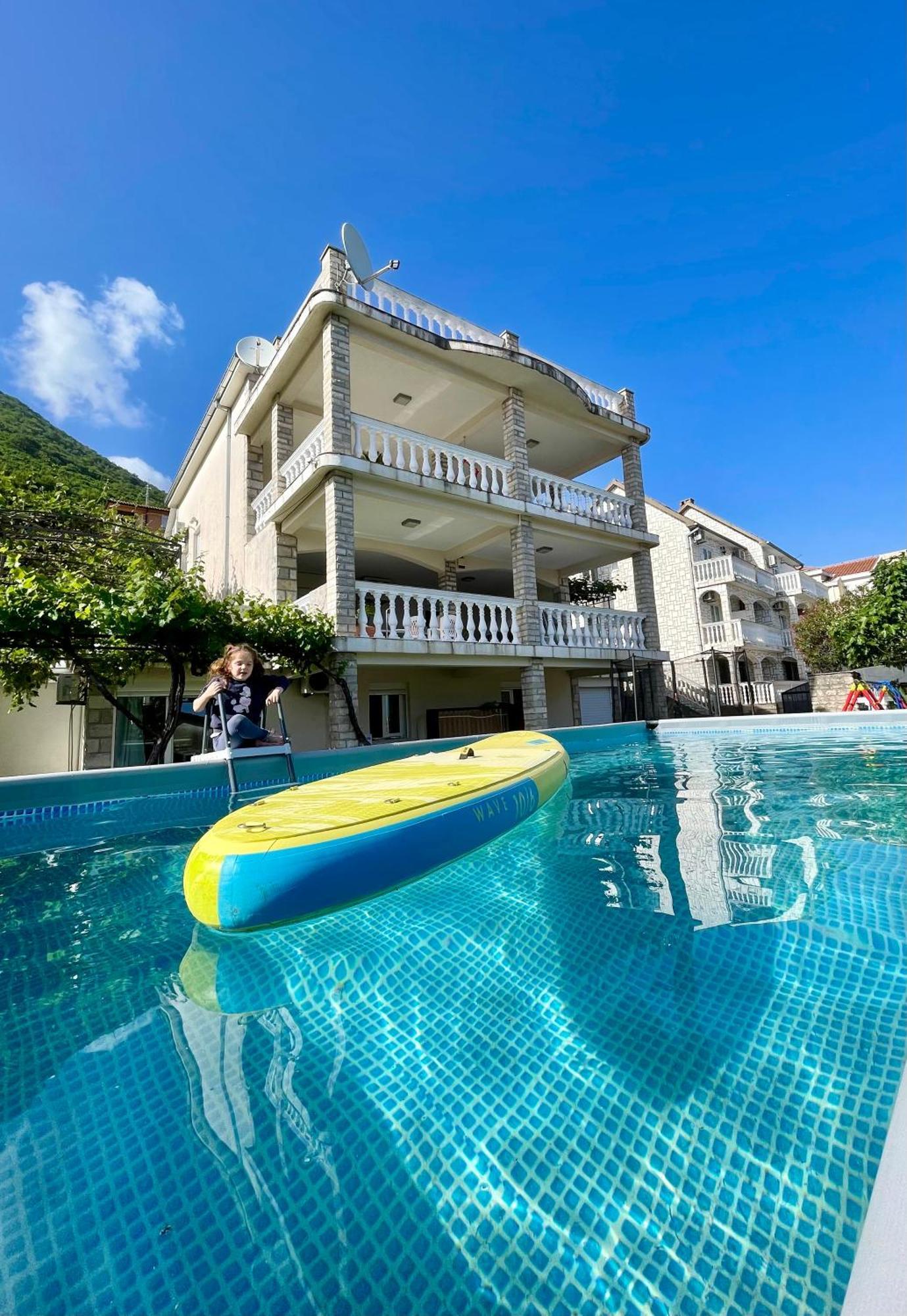 אפרטהוטל ביילה Family House With Pool & Sea View מראה חיצוני תמונה