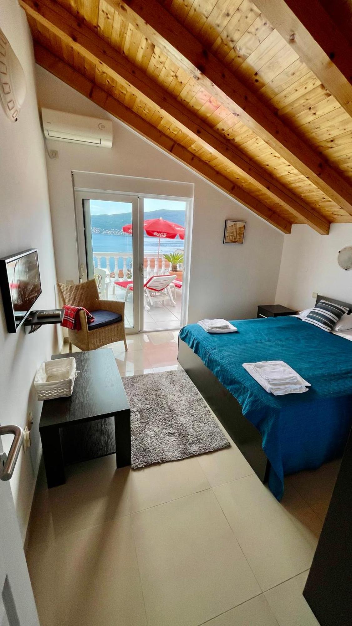 אפרטהוטל ביילה Family House With Pool & Sea View מראה חיצוני תמונה