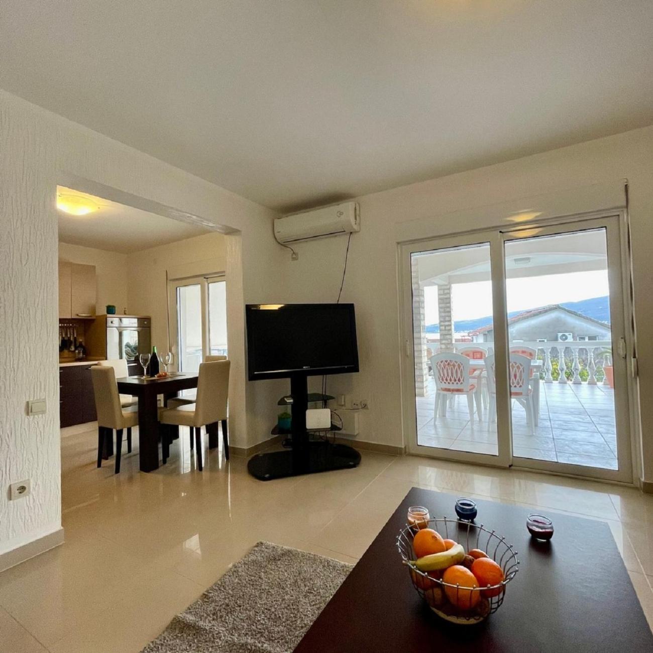 אפרטהוטל ביילה Family House With Pool & Sea View מראה חיצוני תמונה