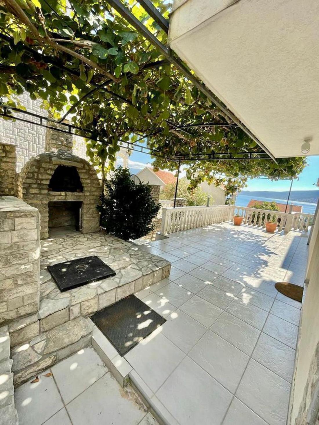 אפרטהוטל ביילה Family House With Pool & Sea View מראה חיצוני תמונה